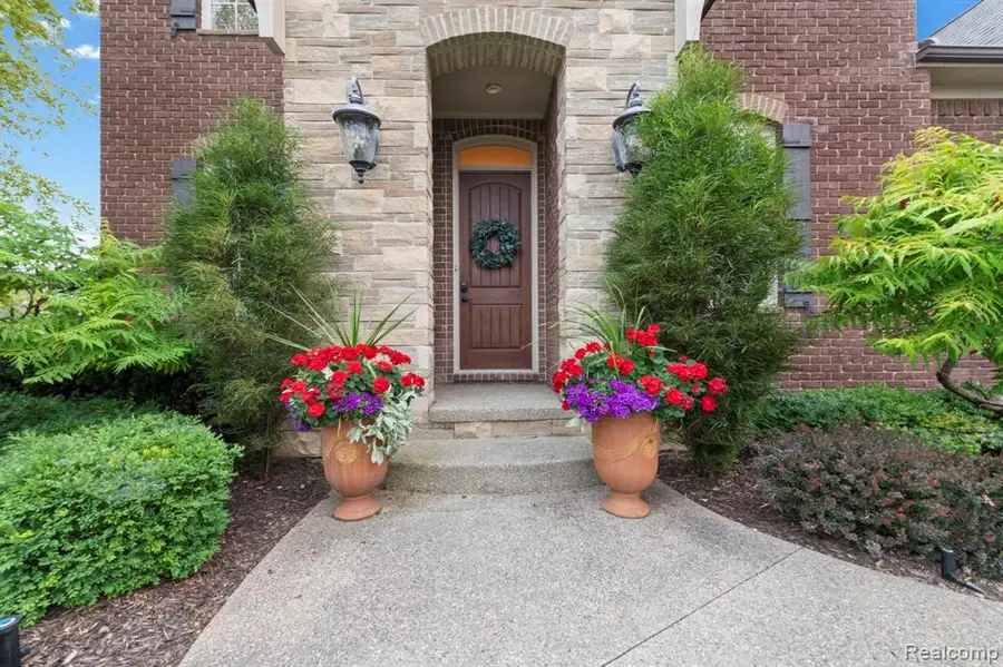 56555 Hartley, Shelby, MI 48316 - #2