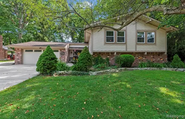 8369 Burning Bush, Grosse Ile, MI 48138