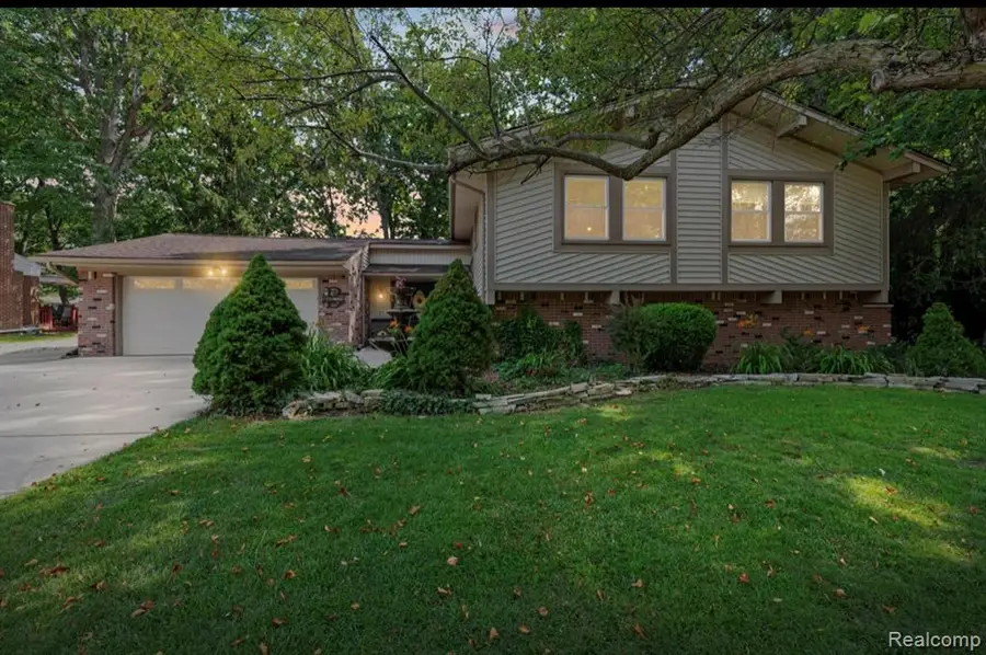 8369 Burning Bush, Grosse Ile, MI 48138 - #2