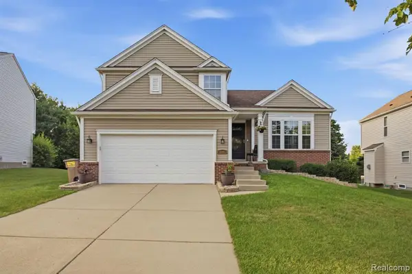 866 Canyon Creek, Holly, MI 48442