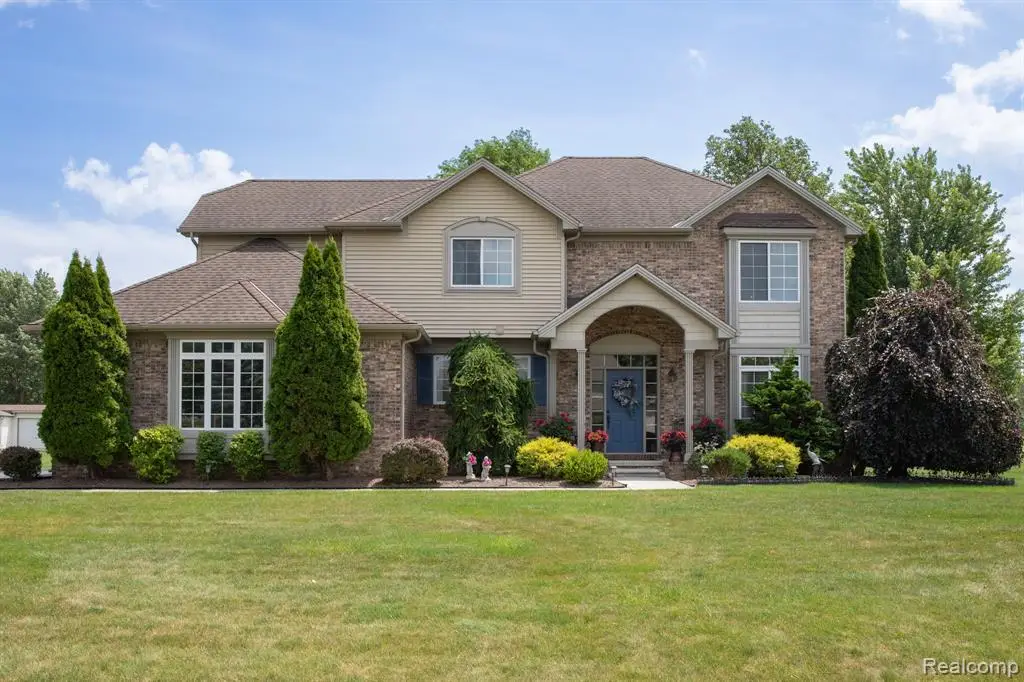 25663 Pond View, New Boston, MI 48164 - #1