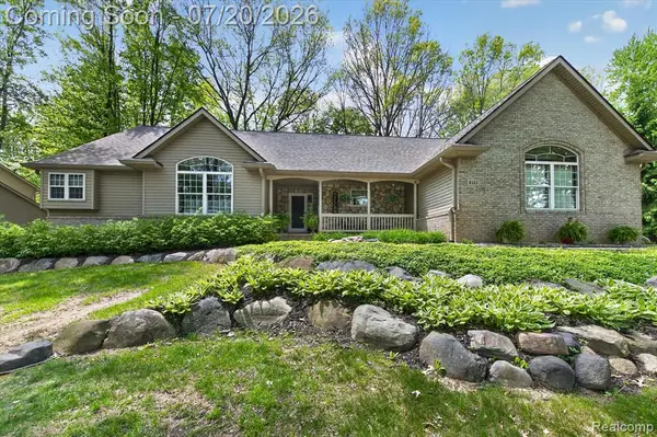 2111 Moorlands, Howell, MI 48855