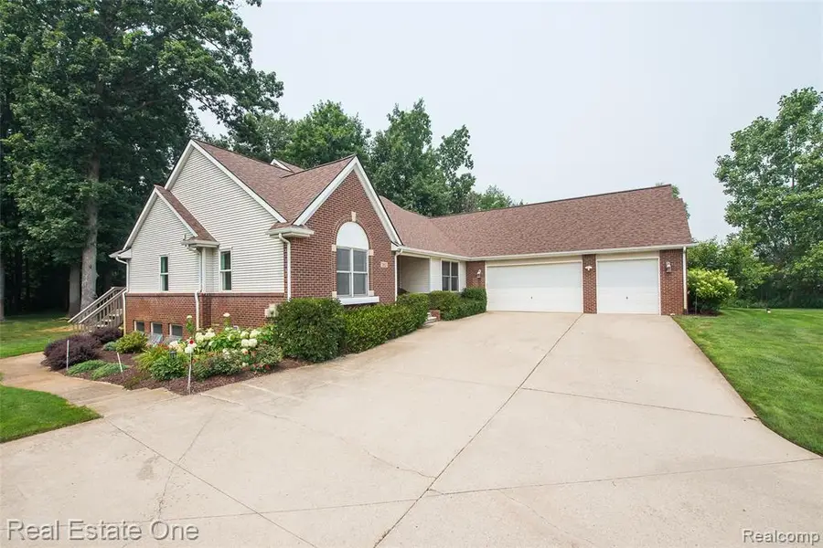 28625 Coyote, New Hudson, MI 48165 - #2