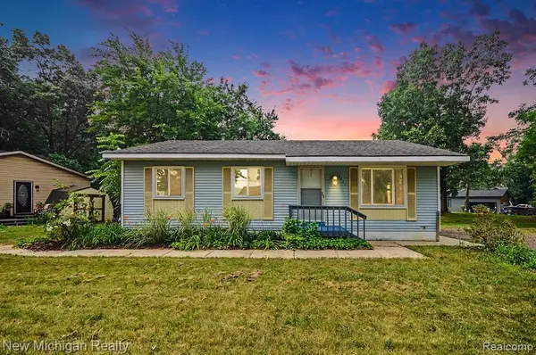 4421 Lamson, Waterford, MI 48329