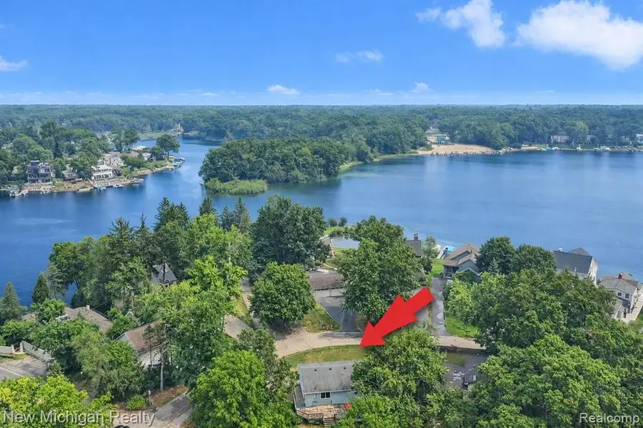 4421 Lamson, Waterford, MI 48329 - #3