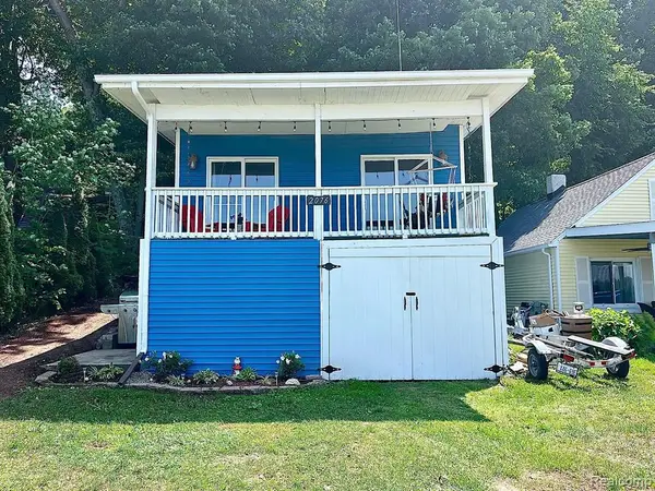 2076 Gray Park, Lapeer, MI 48446