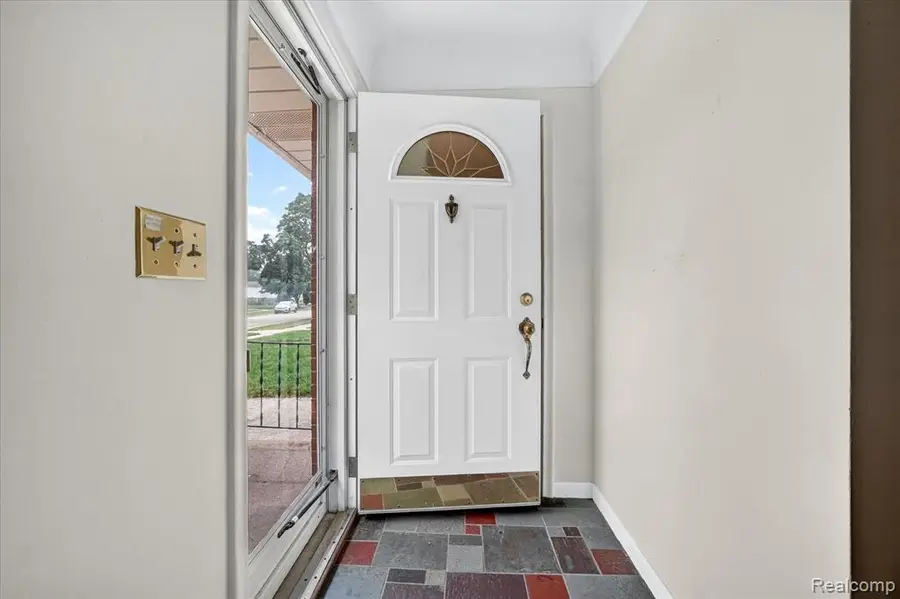 32539 Washington, Livonia, MI 48150 - #3