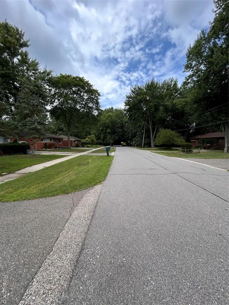 340 Trombley, Troy, MI 48083 - #3