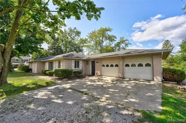 2354 Grove Park, Fenton, MI 48430