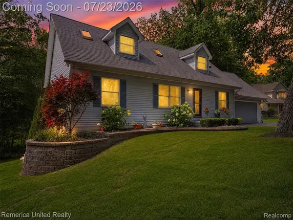11922 Cody Creek, South Lyon, MI 48178