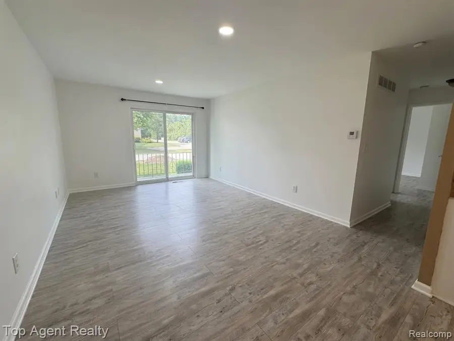 14211 Ivanhoe, Sterling Heights, MI 48312 - #3