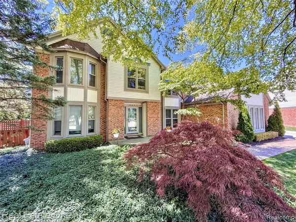 863 Superior, Troy, MI 48084