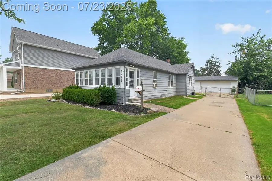 22323 Ridgeway, Saint Clair Shores, MI 48080 - #2