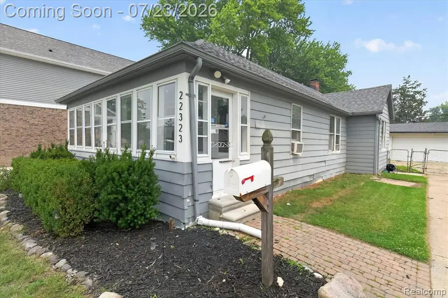 22323 Ridgeway, Saint Clair Shores, MI 48080 - #3