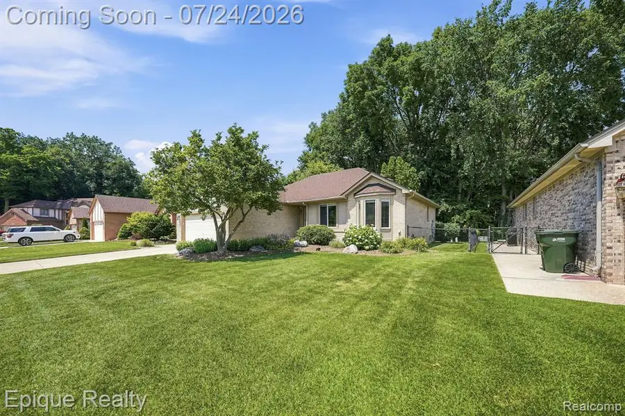 11551 Creekside, Sterling Heights, MI 48312 - #2