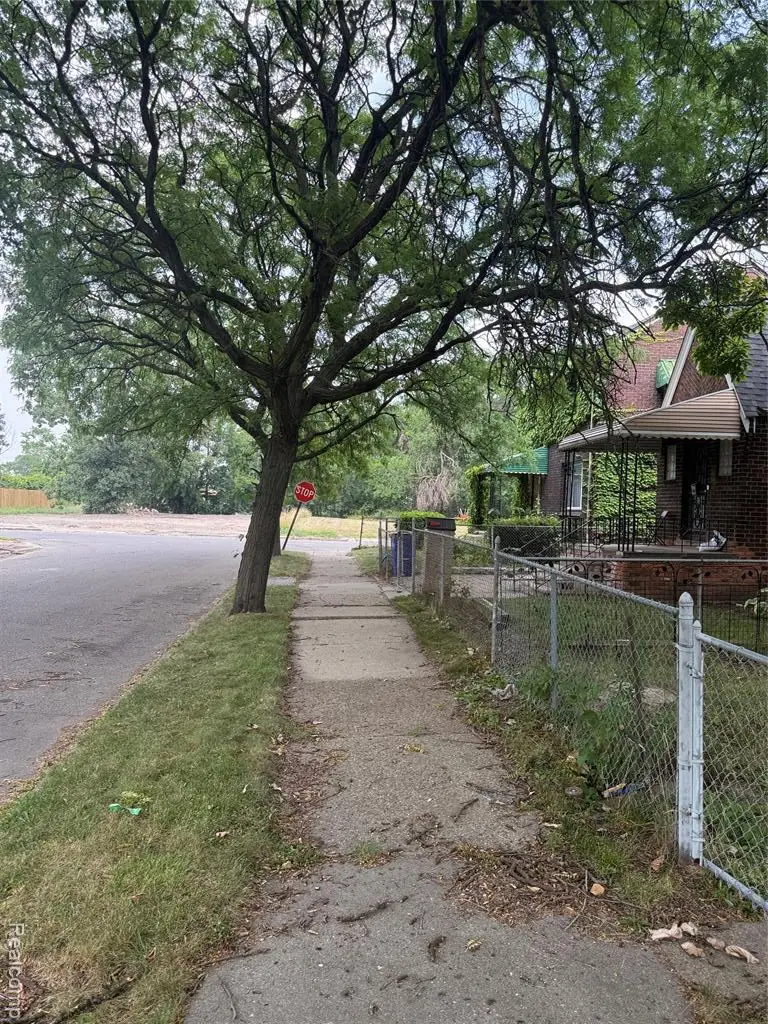 7934 Frontenac, Detroit, MI 48211 - #2