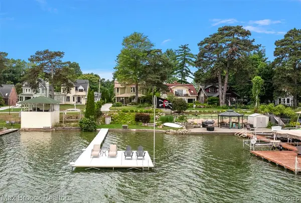3642 Orchard Lake, West Bloomfield, MI 48324