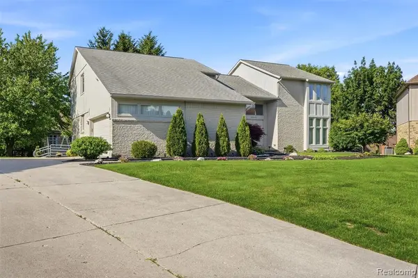 39044 Wilton, Farmington Hills, MI 48331