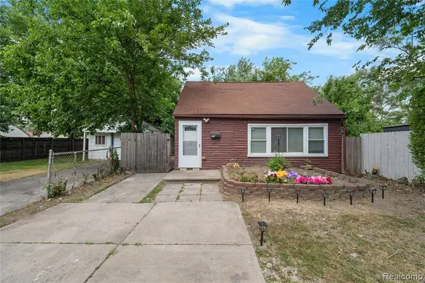 7521 Westminster, Warren, MI 48091
