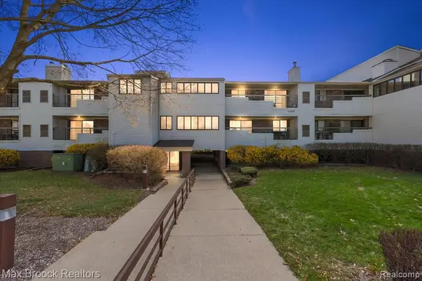 30414 Orchard Lake #29, Farmington Hills, MI 48334