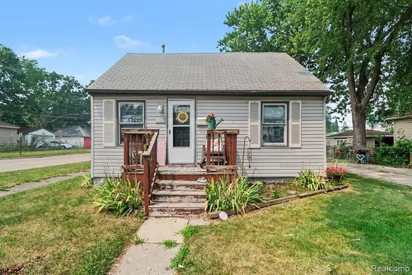 1107 E Hayes, Hazel Park, MI 48030