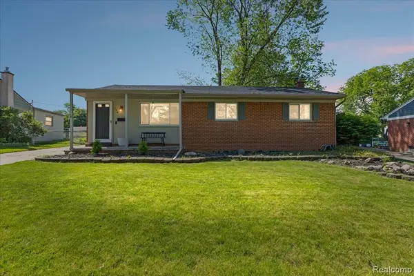154 Nichols, Saline, MI 48176