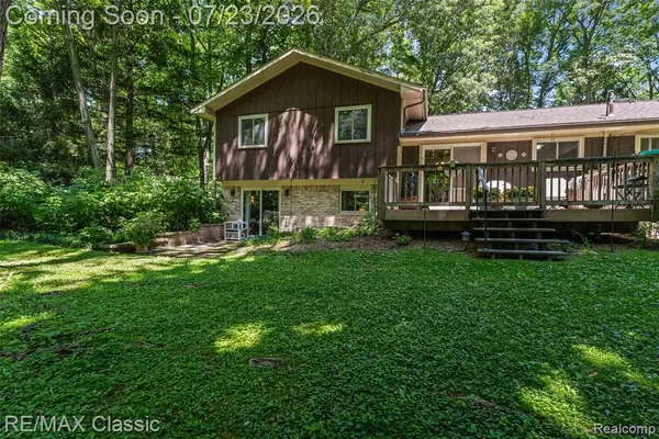 48155 9 Mile, Northville, MI 48167