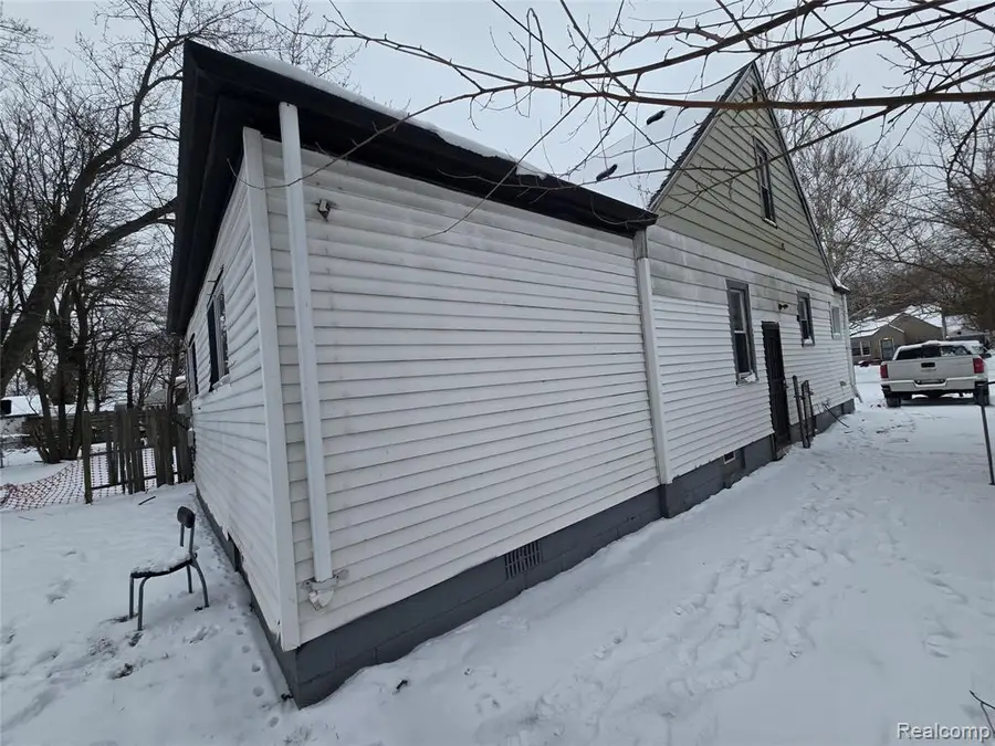 20521 Strasburg, Detroit, MI 48205 - #3