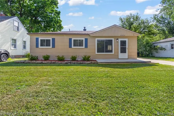 22830 Colgate, Farmington, MI 48336