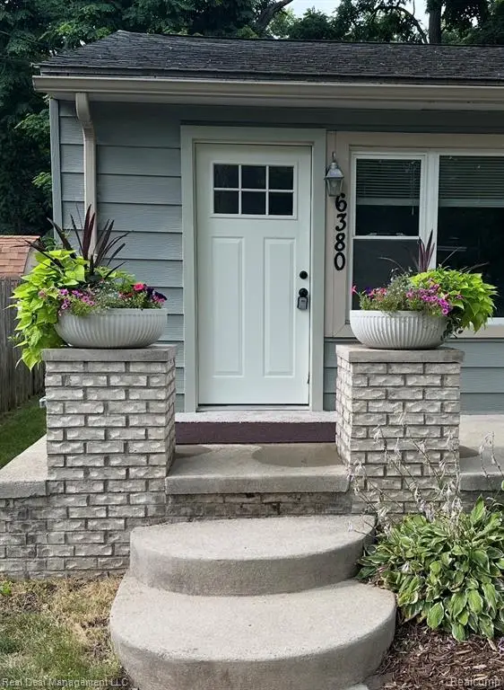 6380 Elmwood, Waterford, MI 48329