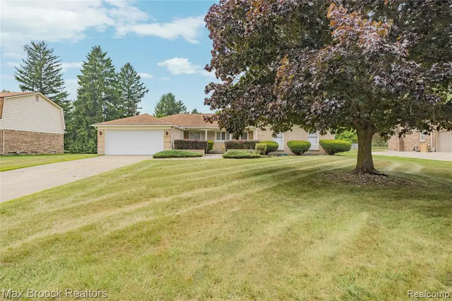 28977 Lake Park Dr., Farmington, MI 48331 - #2