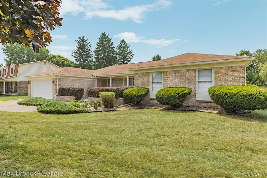 28977 Lake Park Dr., Farmington, MI 48331 - #3