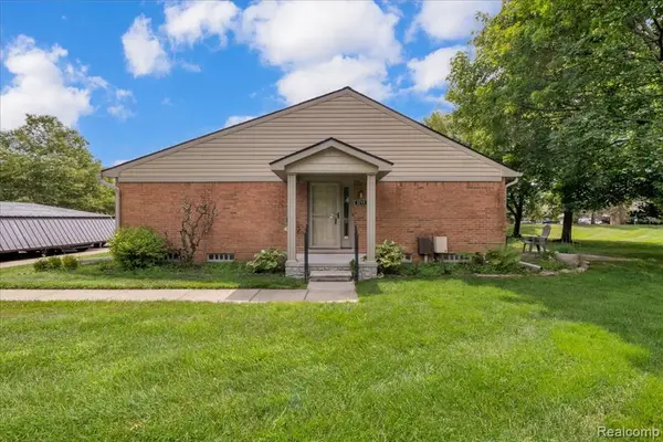 3711 Old Creek, Troy, MI 48084