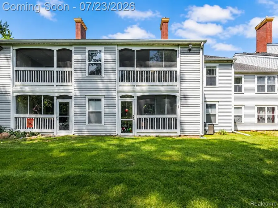 618 Curzon #203, Howell, MI 48843 - #2