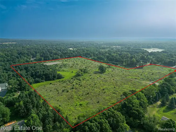 1915 N Hickory Ridge, Highland, MI 48357