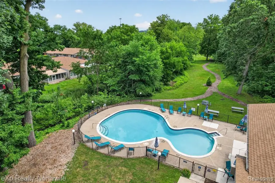 25157 Franklin Terrace #7, South Lyon, MI 48178 - #2