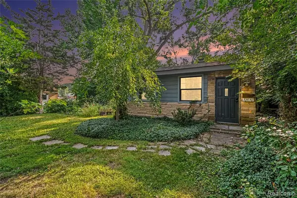 23830 Scotia, Oak Park, MI 48237