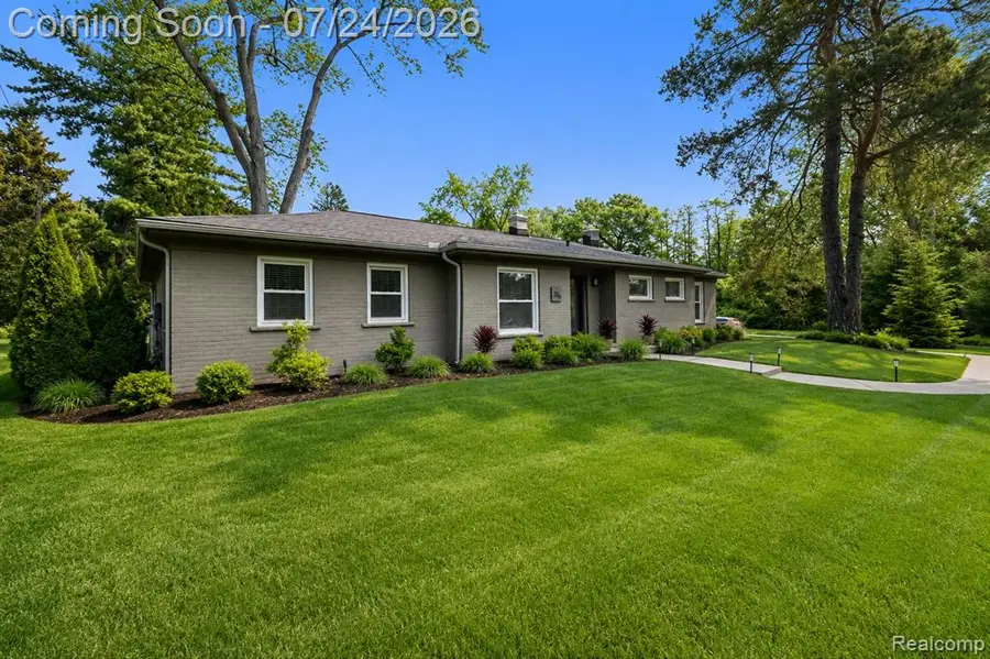 114 W Hickory Grove, Bloomfield Hills, MI 48304 - #3