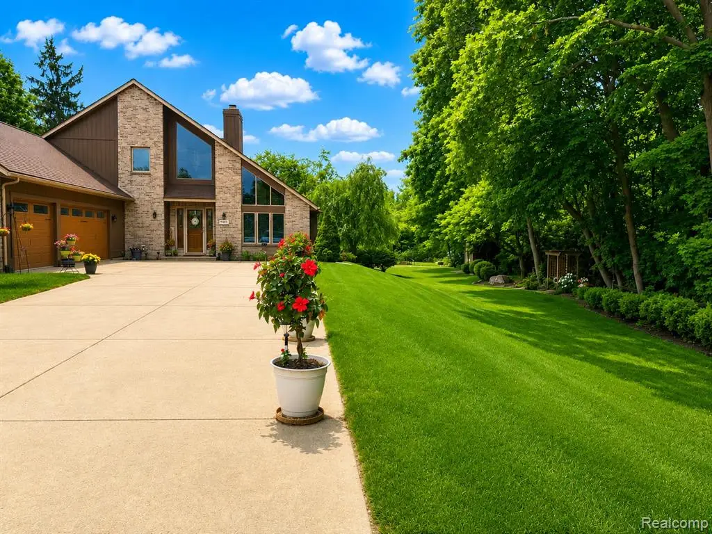2495 N Custer, Monroe, MI 48162 - #1
