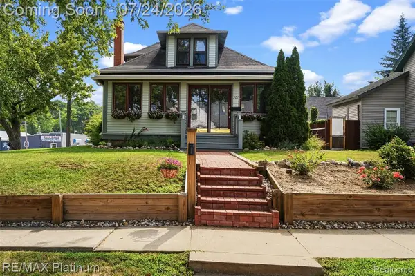 101 S Pine, Fenton, MI 48430