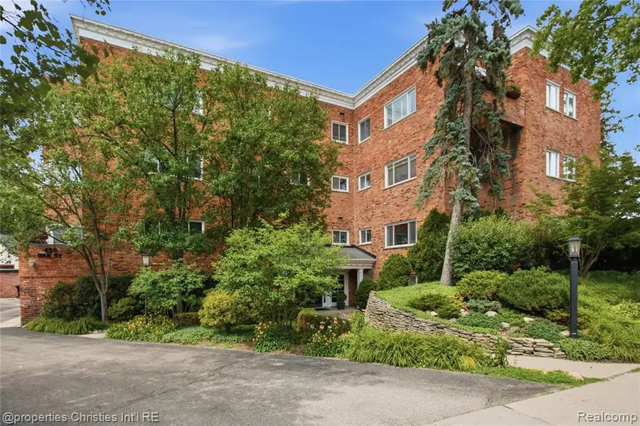 450 Oak #203, Birmingham, MI 48009 - #2