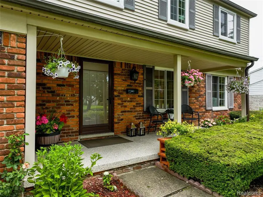2032 Kristin, Troy, MI 48084 - #2
