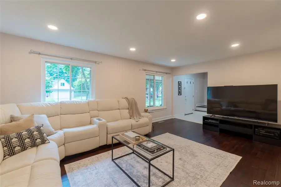 2032 Kristin, Troy, MI 48084 - #3