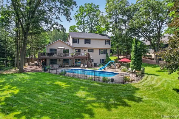 7665 Towering Pines, Brighton, MI 48116