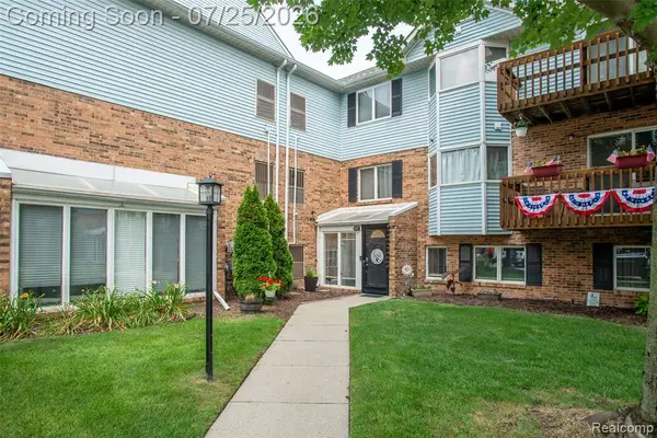 184 Pinewood, Plymouth, MI 48170