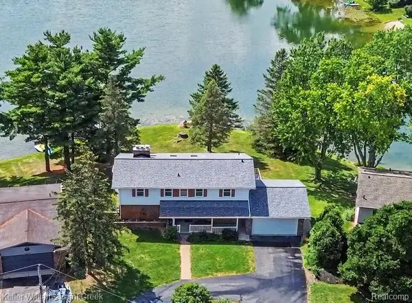 5342 Red Fox, Brighton, MI 48114