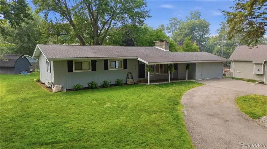 1052 Robinwood, Waterford, MI 48328 - #2