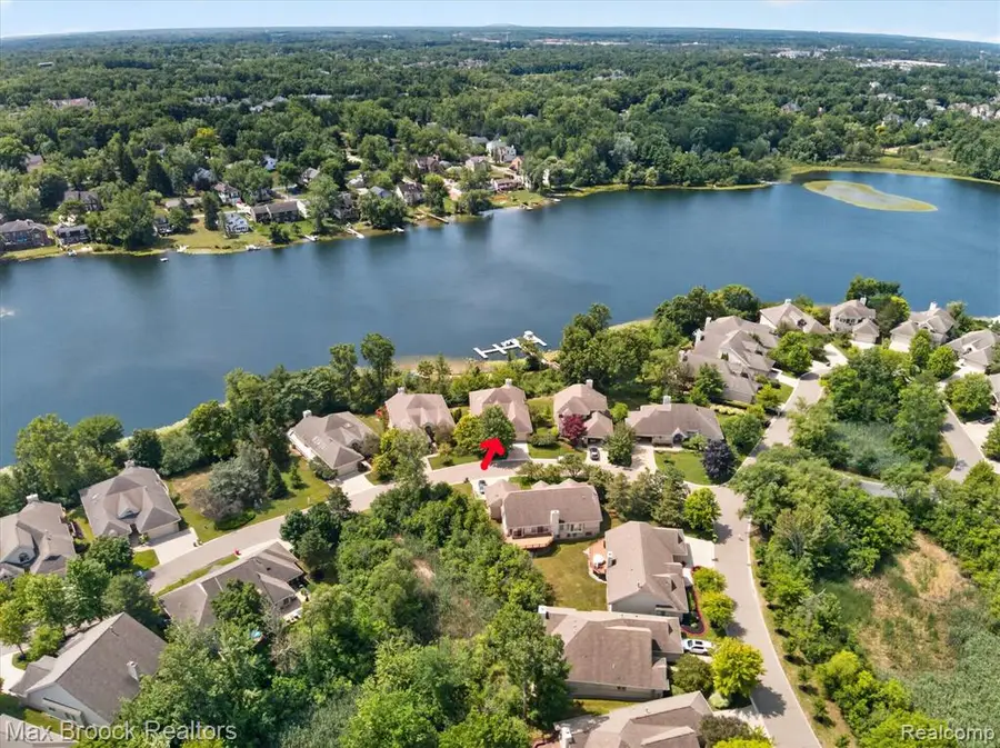 6647 Pleasant Lake, West Bloomfield, MI 48322 - #2