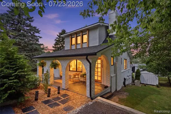 6606 Leytonstone, West Bloomfield, MI 48322