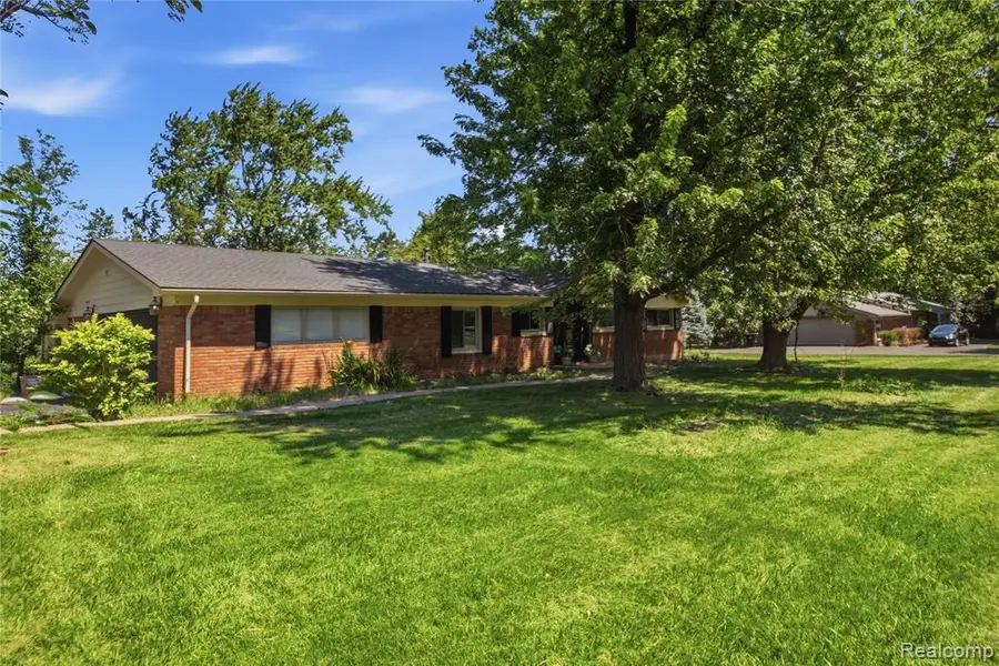 3812 Terrybrook, West Bloomfield, MI 48322 - #2
